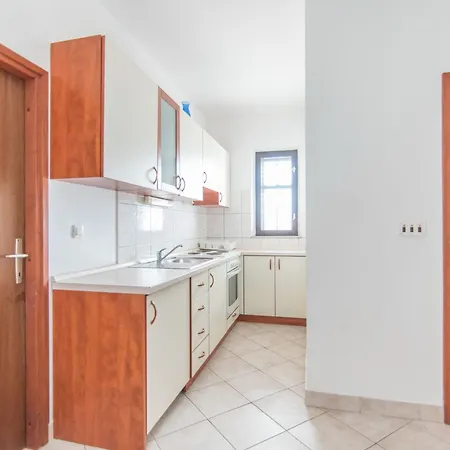 Neva- Two Bedroom With Balcony 4r Apartman *