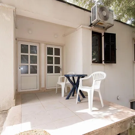 Neva- Two Bedroom With Balcony 4r